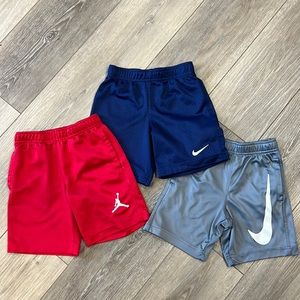 Boys Nike Shorts Size 5 (4-5 years per tag)